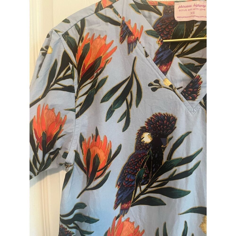 Light Blue Parrot Floral Scrub Set - Picture 3 of 11